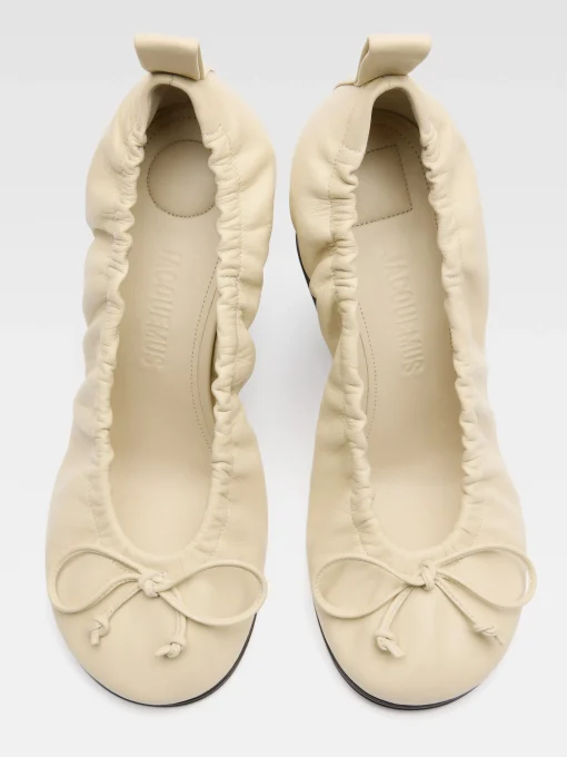 De ballerina's met dubbele hak