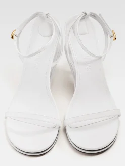 De dubbele sandalen