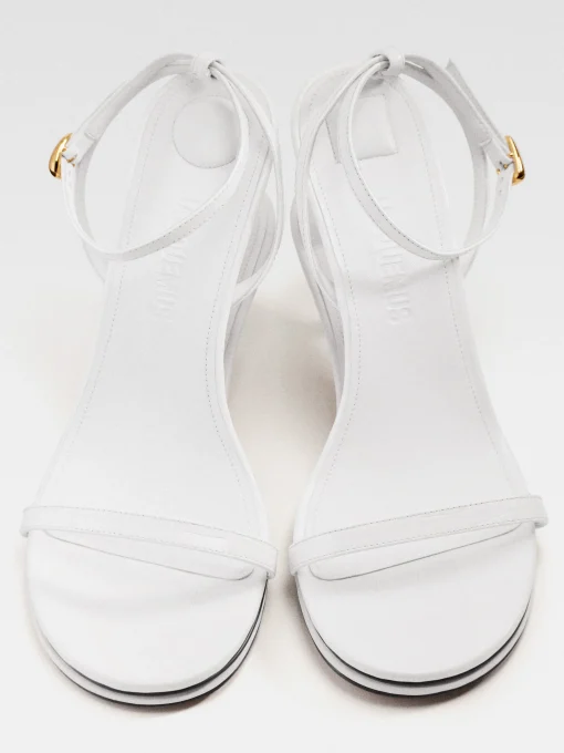 De dubbele sandalen