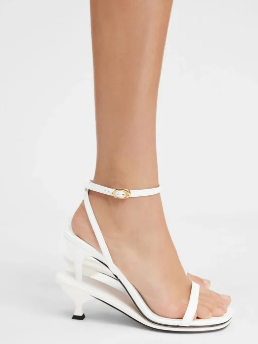 De dubbele sandalen