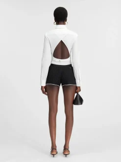 De gebreide shorts met plooien
