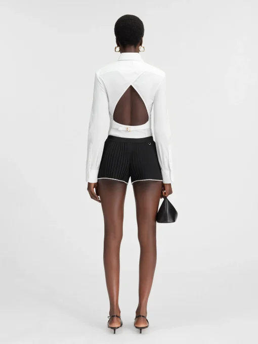 De gebreide shorts met plooien