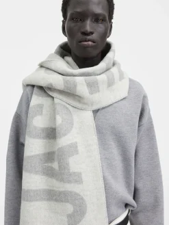 De Jacquemus sjaal