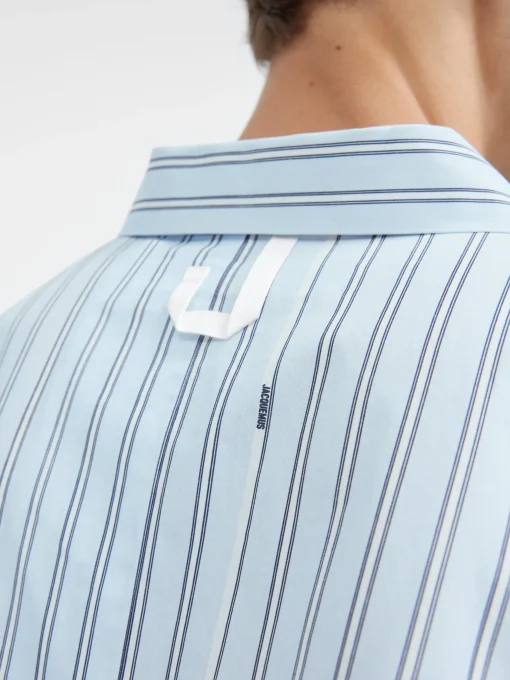 Het shirt met korte mouwen