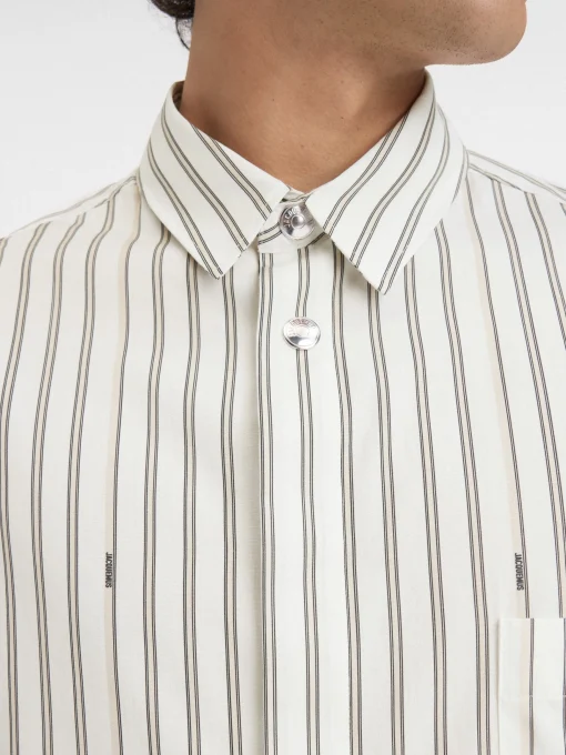 Het shirt met lange mouwen
