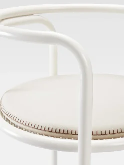 Locus Solus stoel Gae Aulenti Jacquemus+Exteta